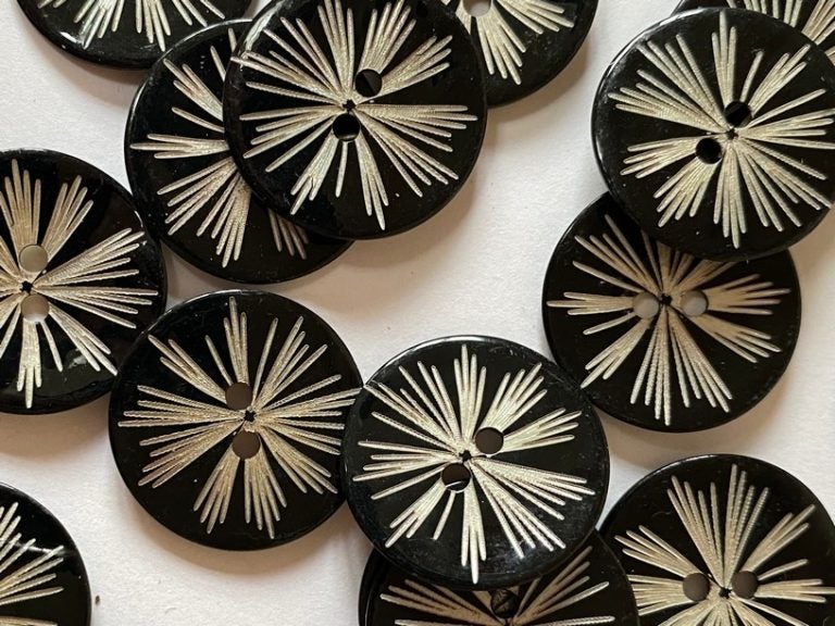 Shell Starburst Buttons